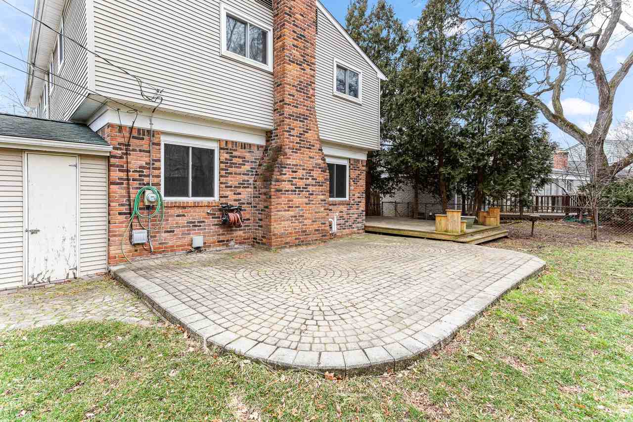 1698 Lexington St - Photo 5 of 37