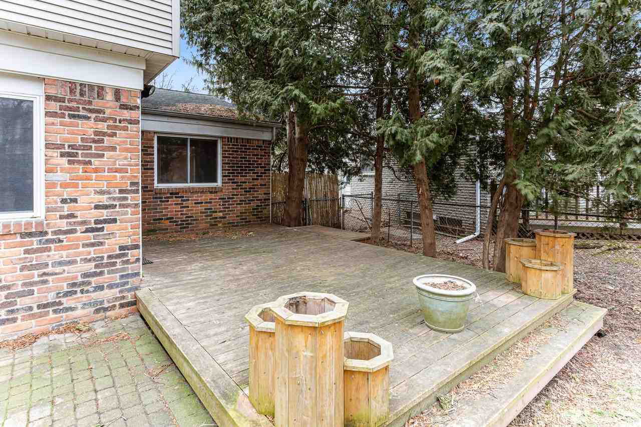 1698 Lexington St - Photo 6 of 37