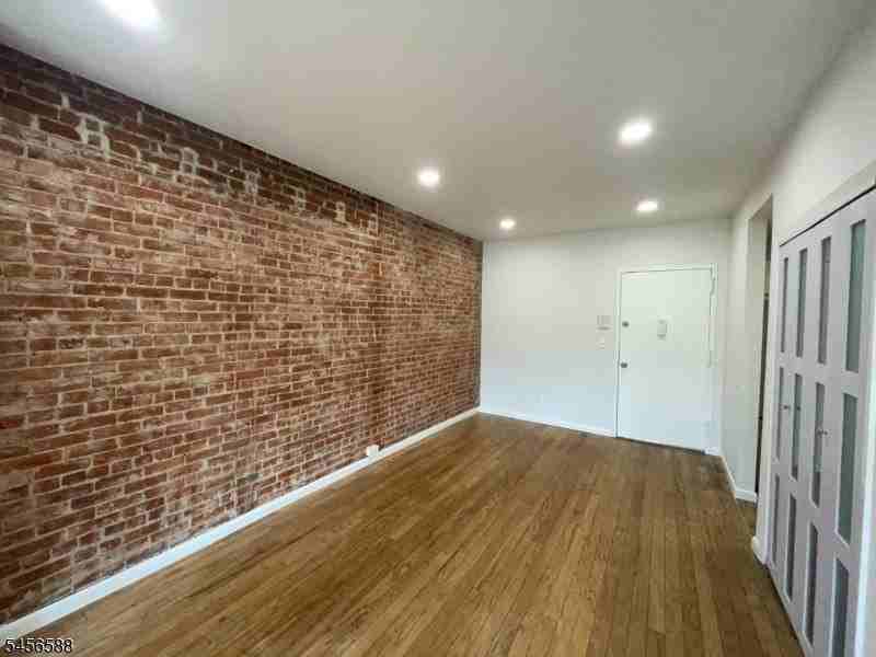 6-16 E Blackwell St #3H - Photo 5 of 15
