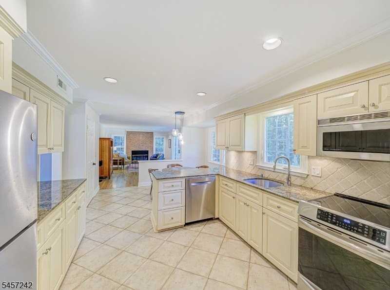 152 Woolf Rd - Photo 3 of 27