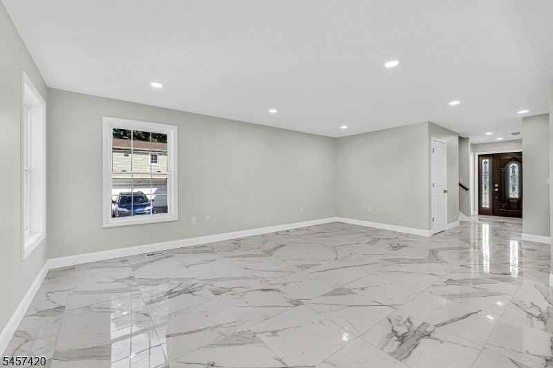 283 S Michigan Ave #A - Photo 6 of 33