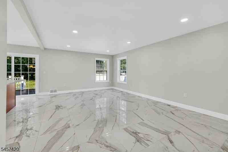 283 S Michigan Ave #A - Photo 7 of 33