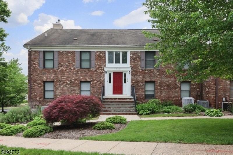 4 Sunrise Dr