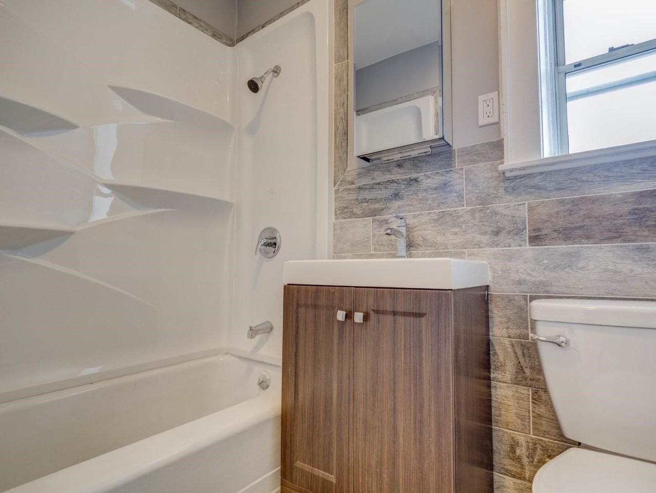 122 Mallory Ave #3 - Photo 3 of 16