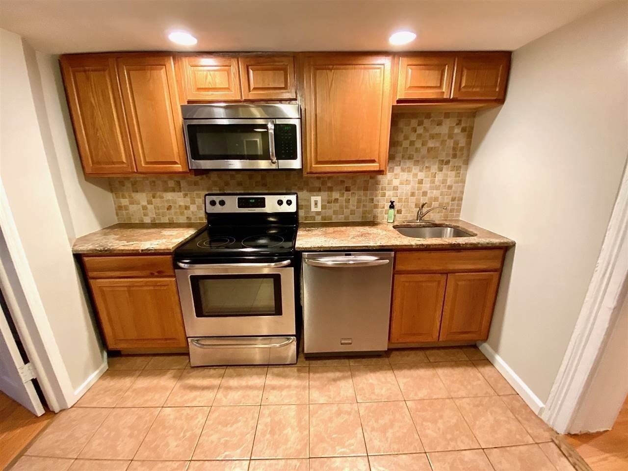 611 Bloomfield St #GRDN - Photo 4 of 13