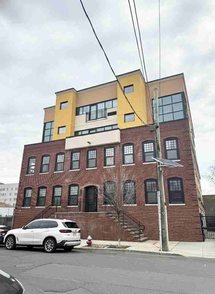 190 Culver Ave #306