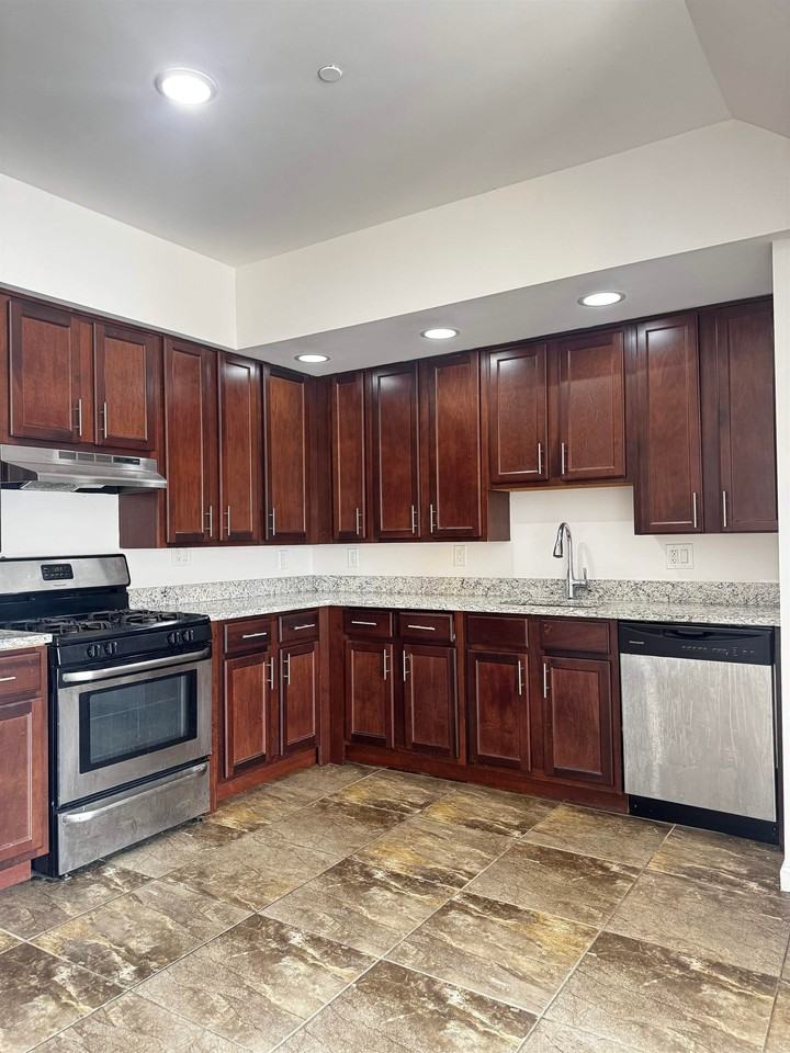 190 Culver Ave #306 - Photo 5 of 20