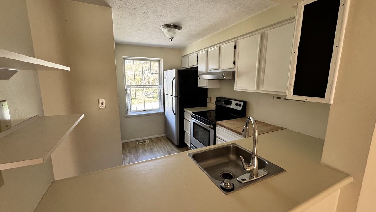 338 Quail Run Rd #1 - Photo 4 of 8
