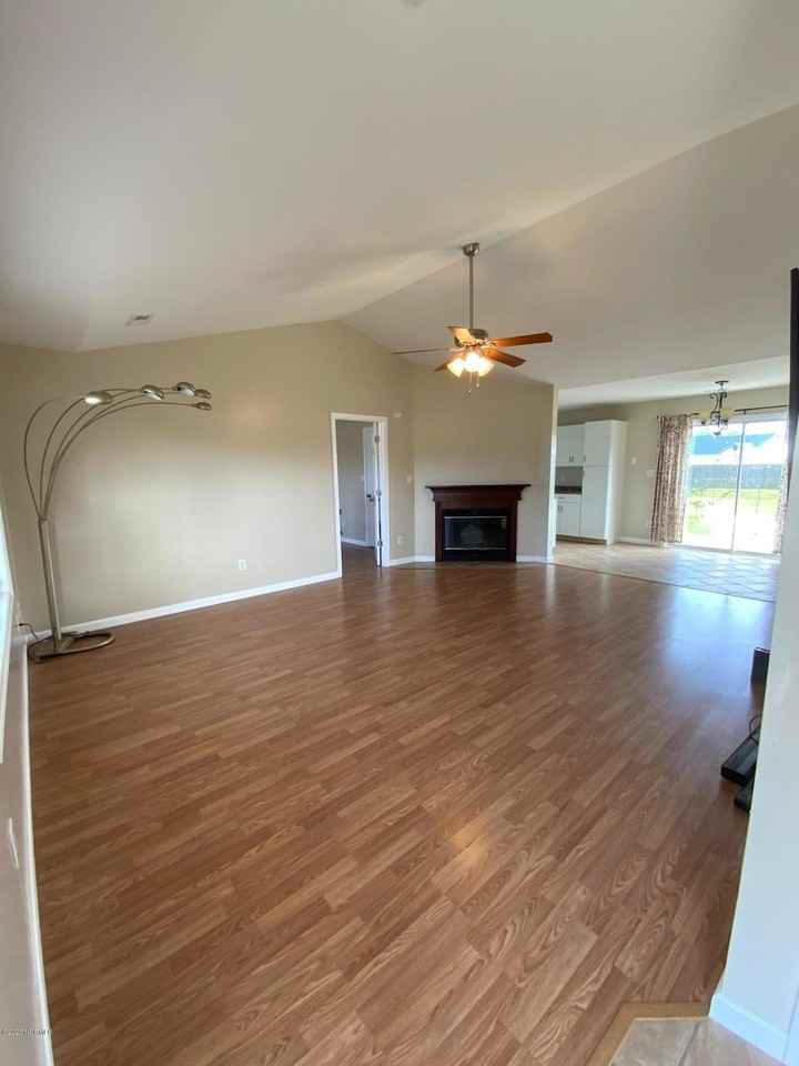 205 Zachary Ln - Photo 2 of 15