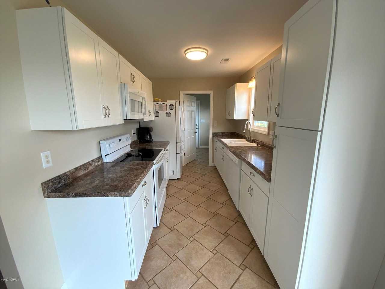 205 Zachary Ln - Photo 4 of 15