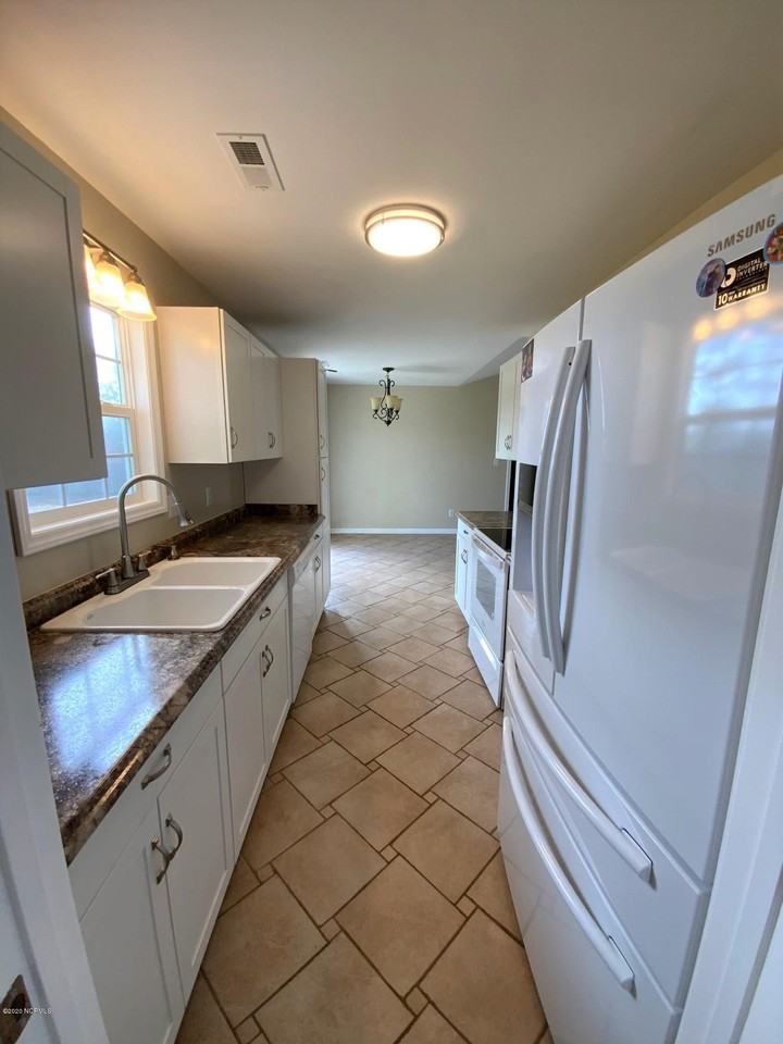 205 Zachary Ln - Photo 5 of 15