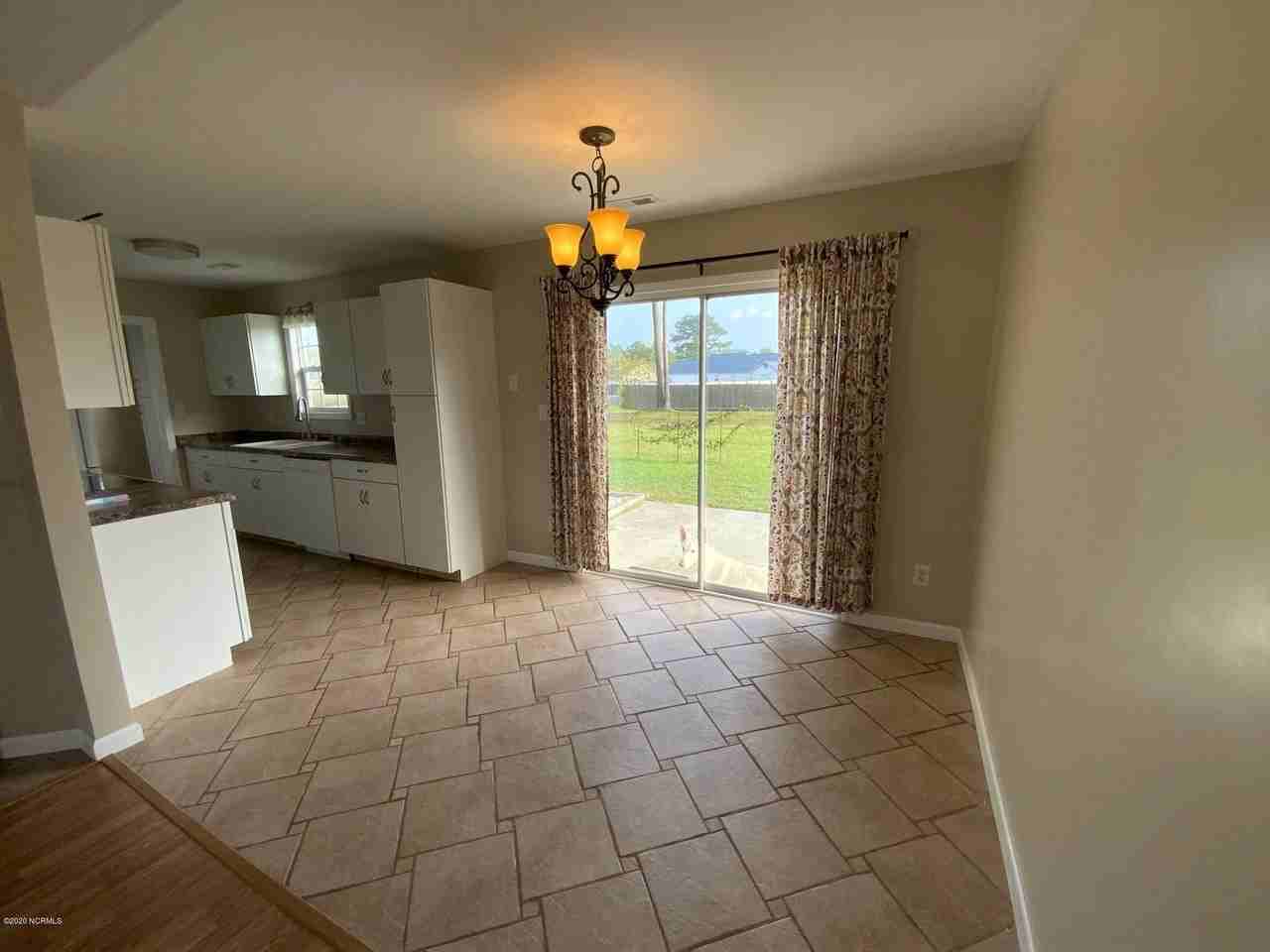 205 Zachary Ln - Photo 6 of 15