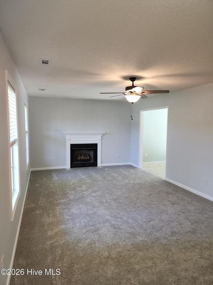 108 Ryan Glenn Dr - Photo 2 of 15