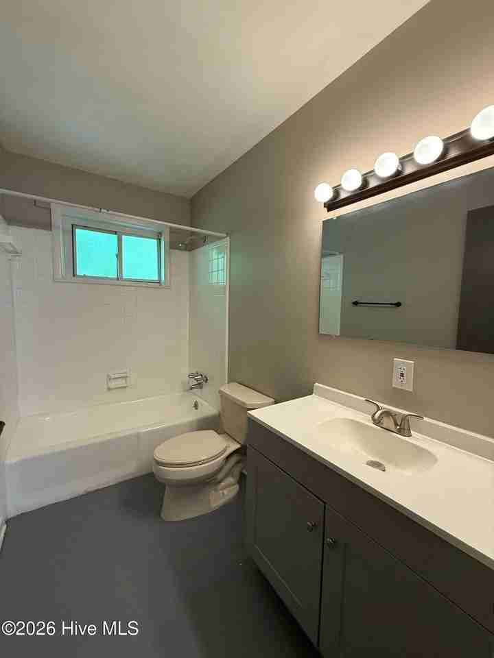 312 Roosevelt Rd #D - Photo 3 of 6