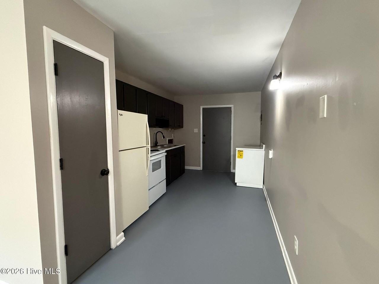 312 Roosevelt Rd #D - Photo 5 of 6