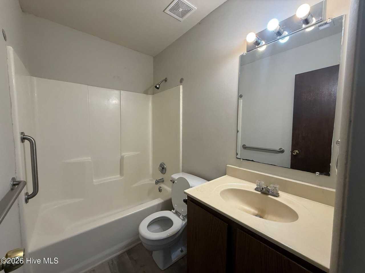 212 Tamarack Ct - Photo 6 of 13