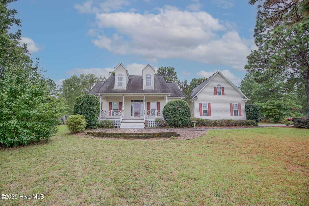 380 Sullivan Dr - Photo 3 of 50