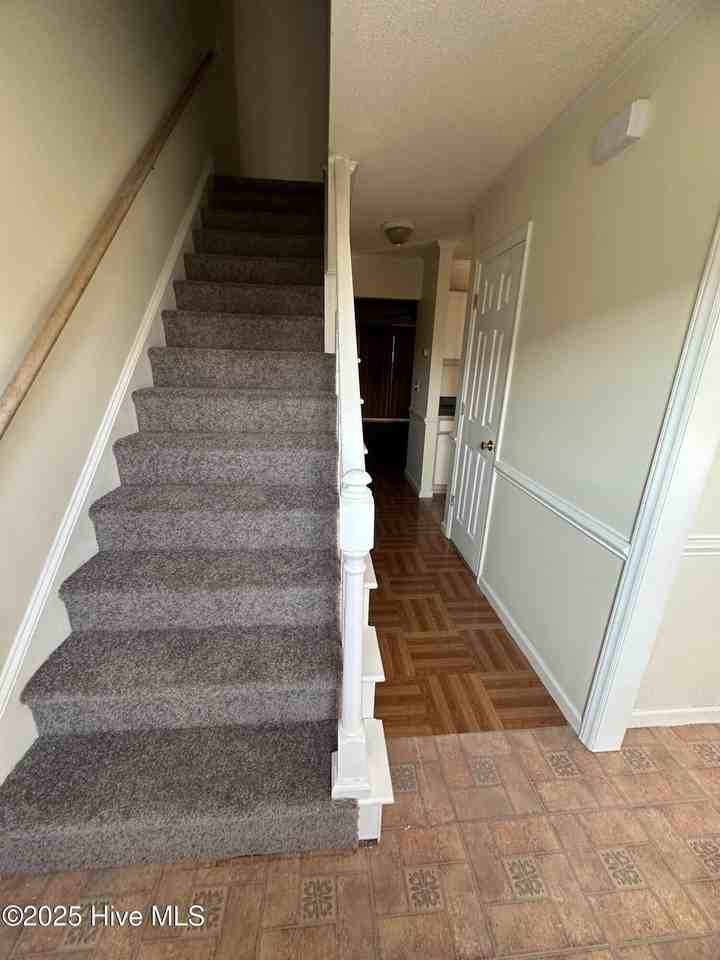 1224 Westridge Ct #B - Photo 3 of 12