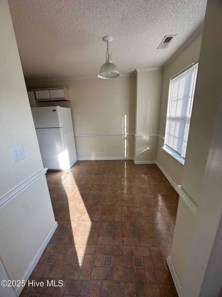 1224 Westridge Ct #B - Photo 4 of 12