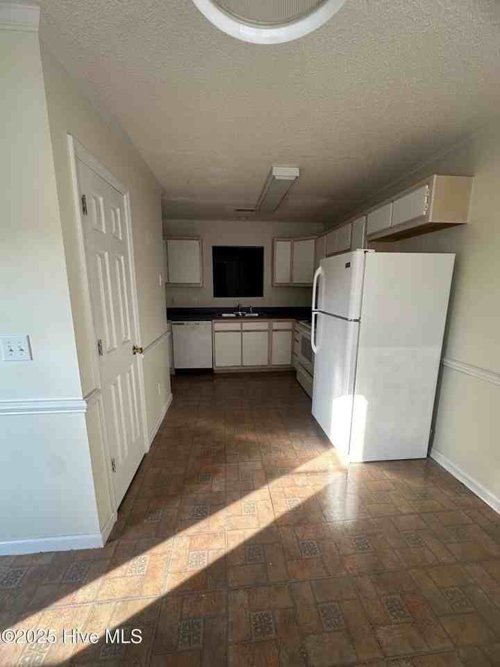 1224 Westridge Ct #B - Photo 5 of 12