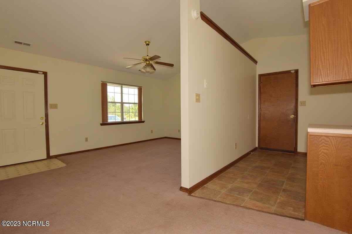 415 Oregon Trl - Photo 5 of 25