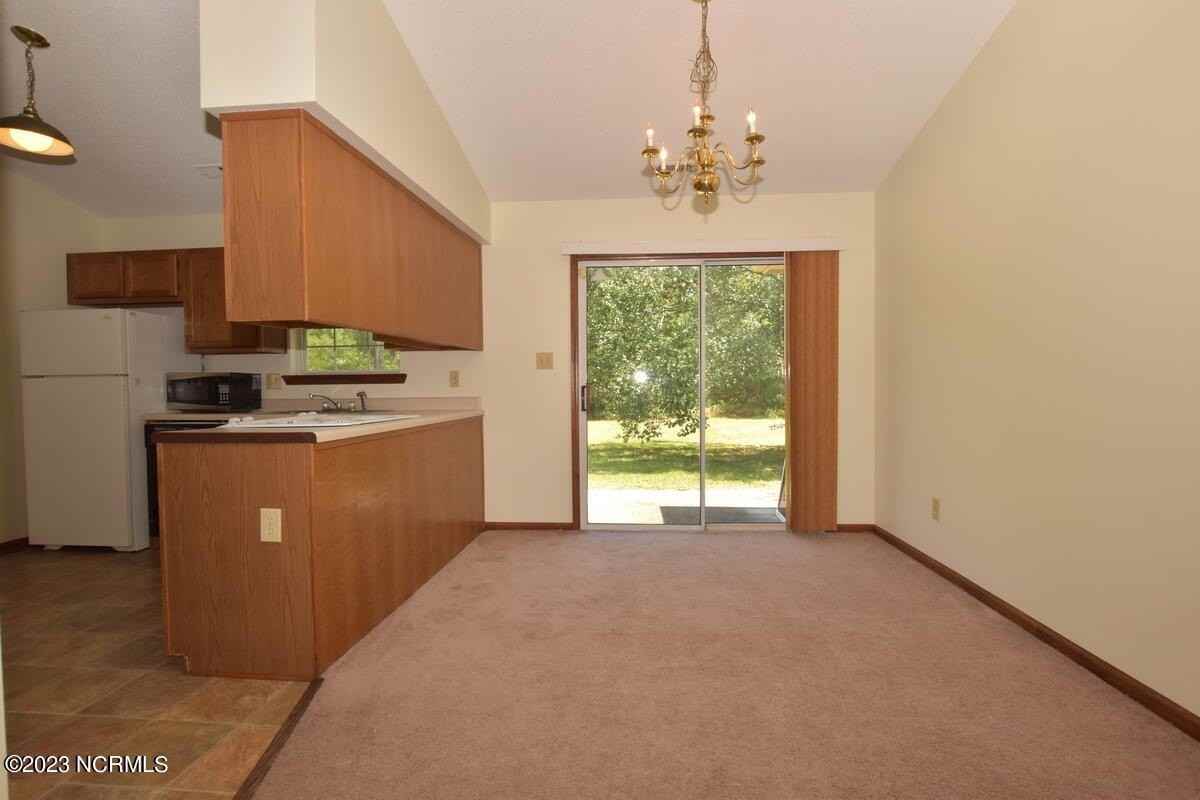 415 Oregon Trl - Photo 6 of 25