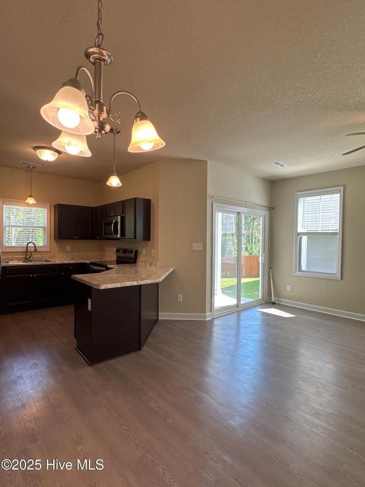 395 Frisco Way - Photo 5 of 25