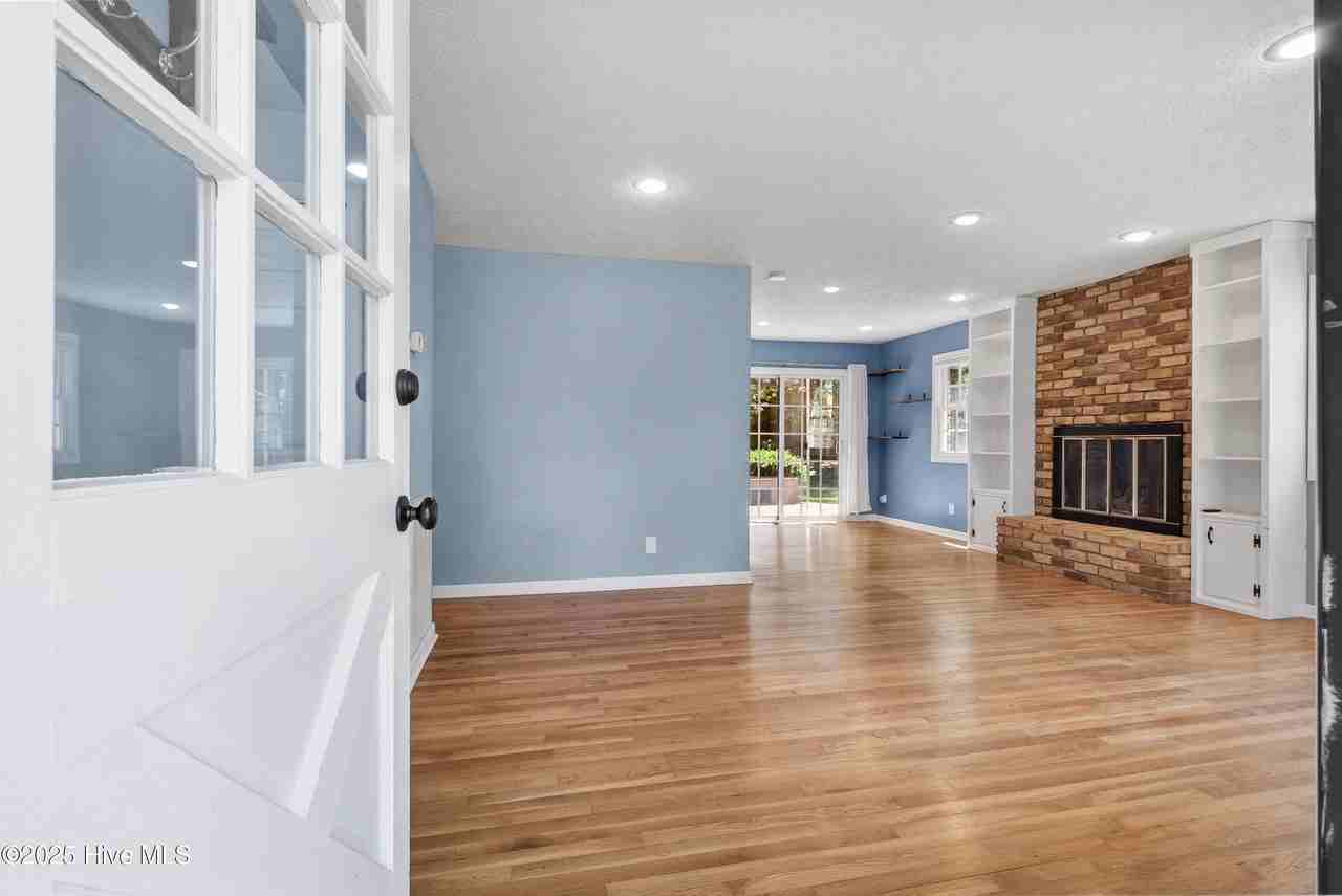 1355 N Ridge St - Photo 3 of 18