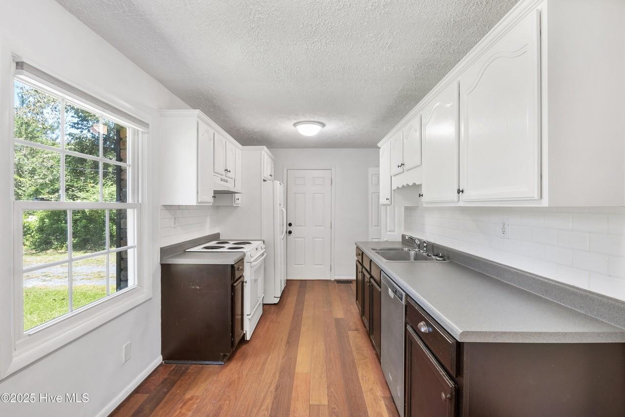 1355 N Ridge St - Photo 6 of 18