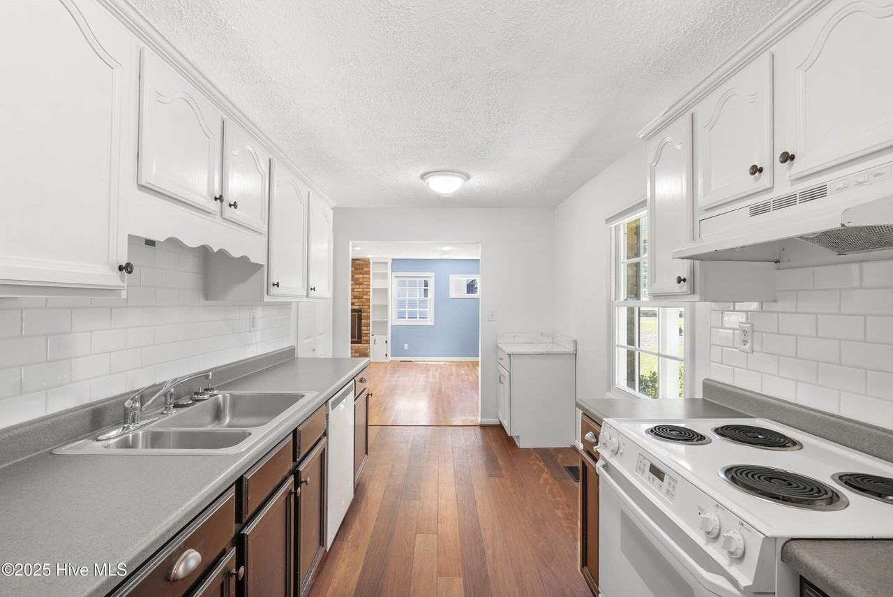 1355 N Ridge St - Photo 7 of 18