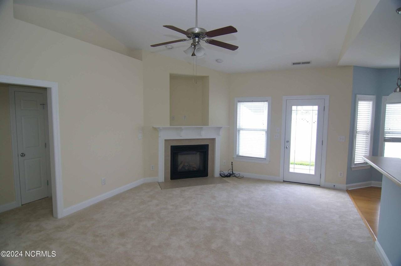 4004 Bluebill Dr - Photo 2 of 12