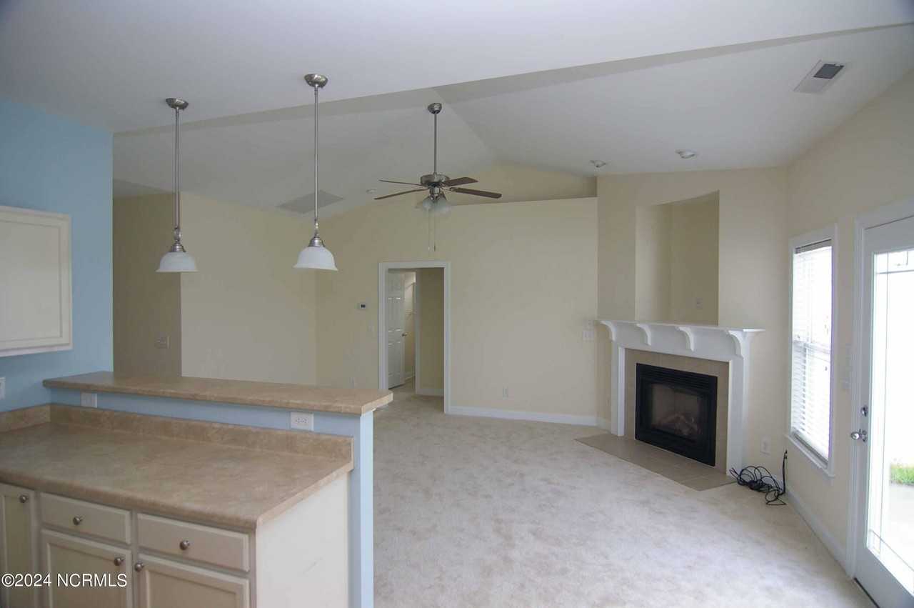 4004 Bluebill Dr - Photo 4 of 12