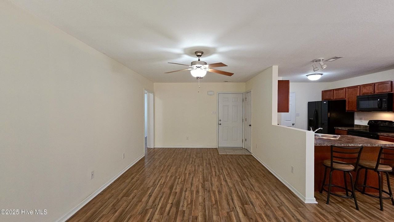 100 Constitution Ave - Photo 4 of 27
