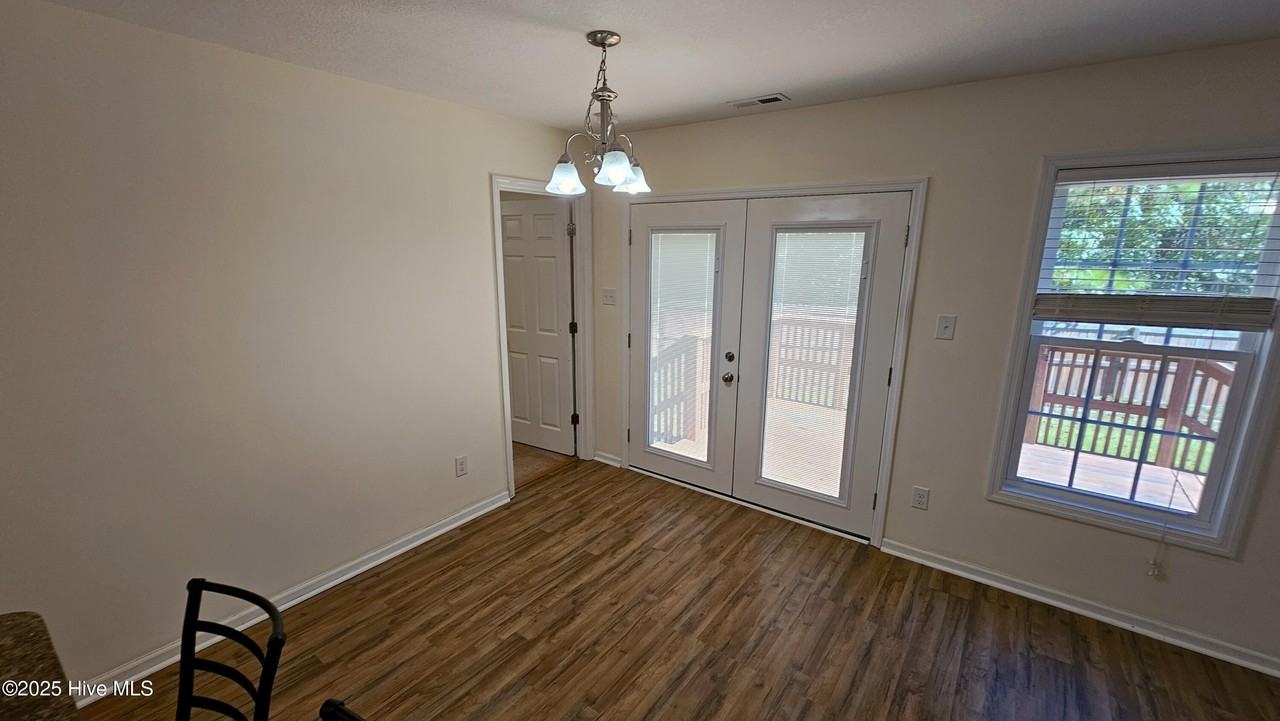 100 Constitution Ave - Photo 6 of 27