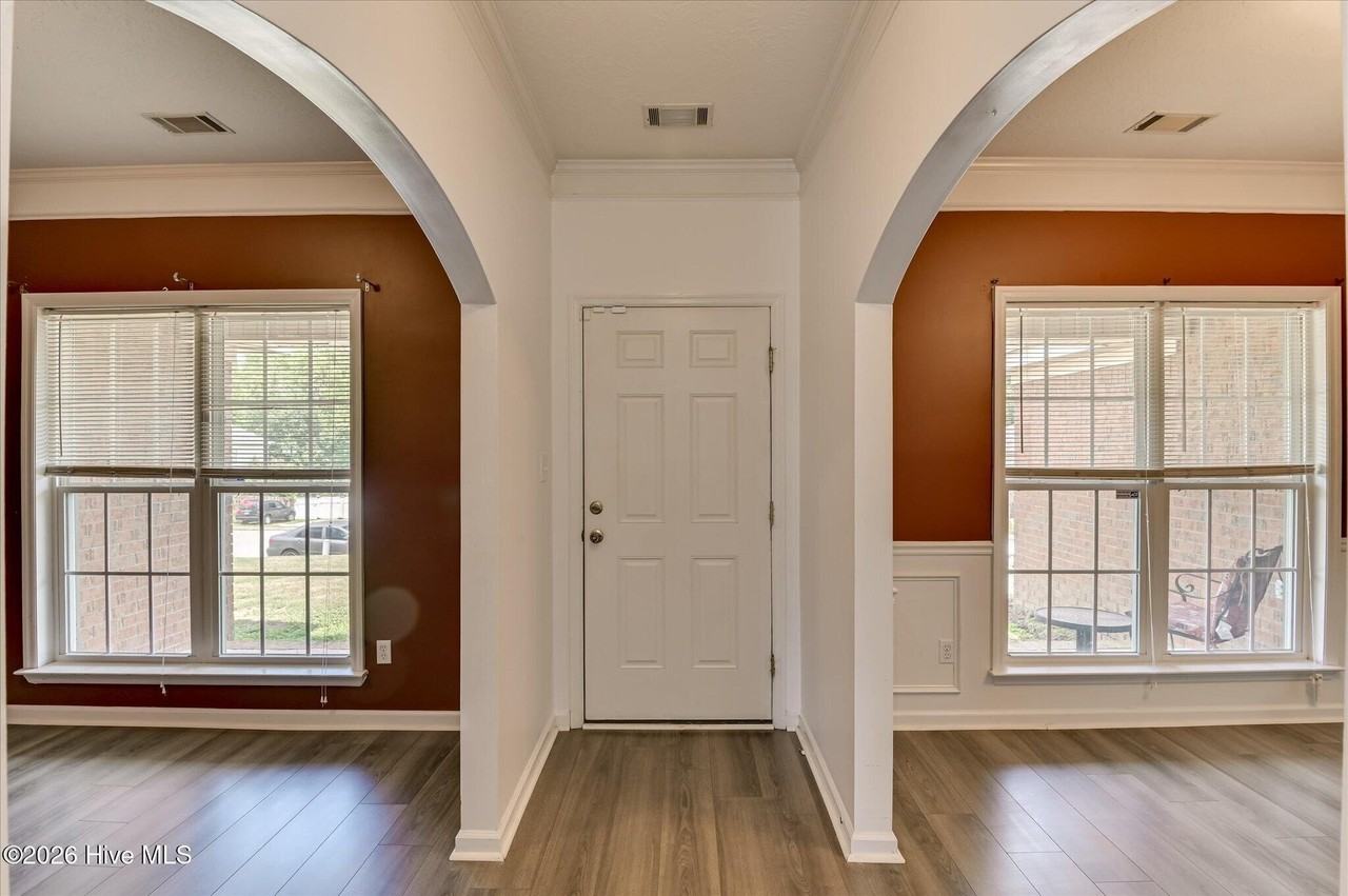 1828 Heathers Way - Photo 5 of 35