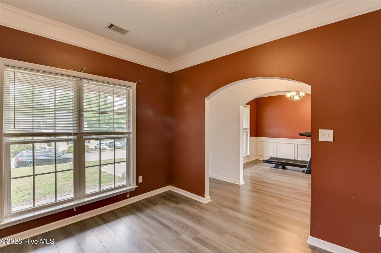 1828 Heathers Way - Photo 7 of 35