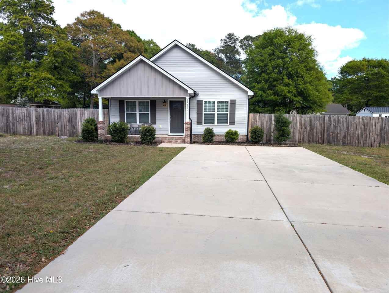 1086 Mille Ave - Photo 2 of 15