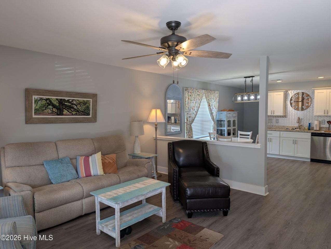 1086 Mille Ave - Photo 3 of 15