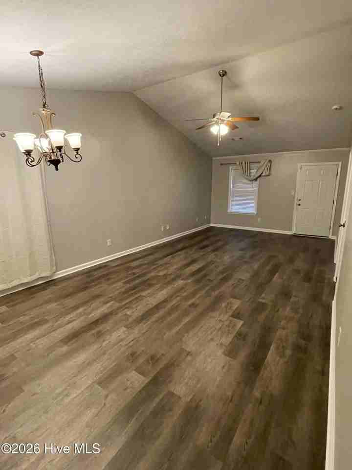 1615 Emma St - Photo 5 of 10