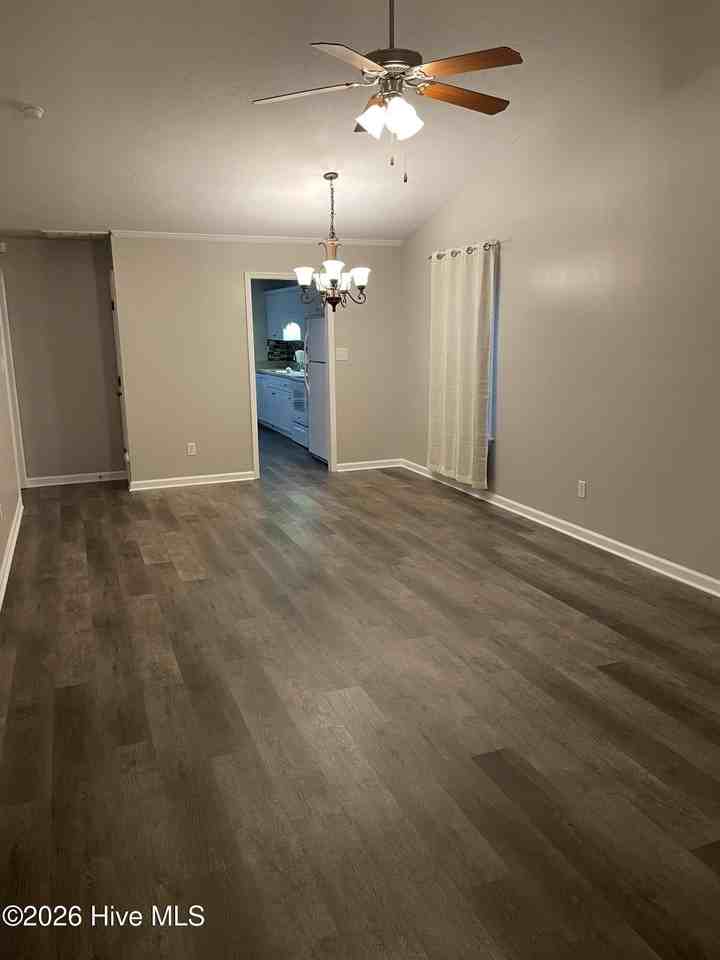 1615 Emma St - Photo 6 of 10