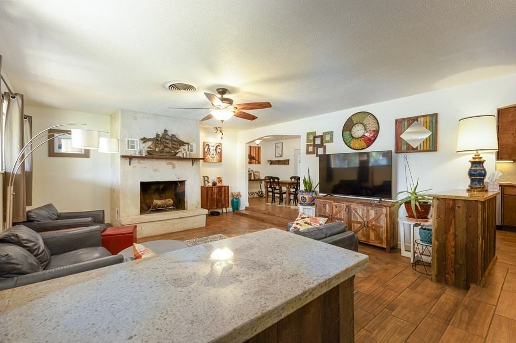 117 Hilltop Dr - Photo 4 of 22