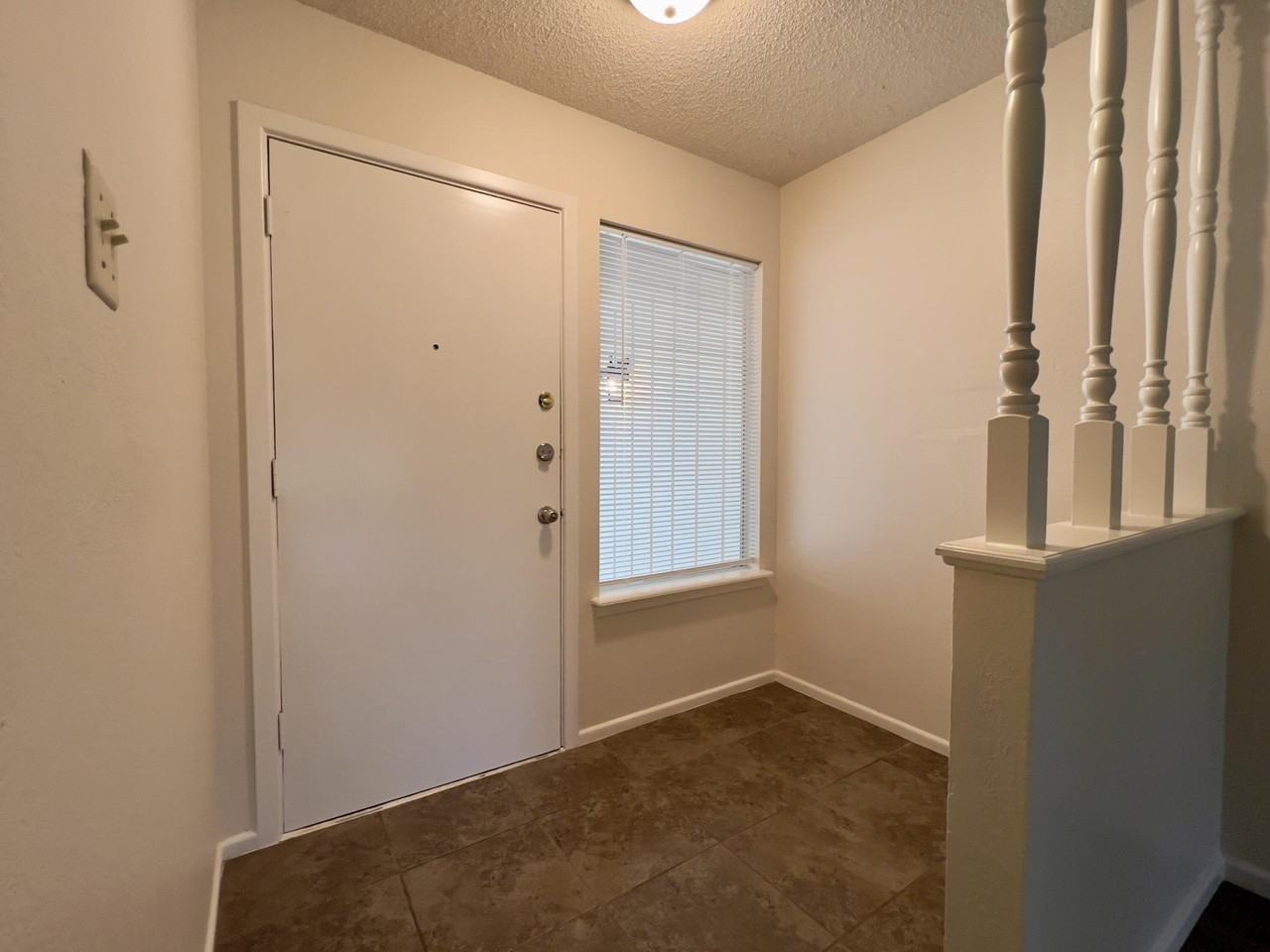 5720 37th St - Photo 4 of 28