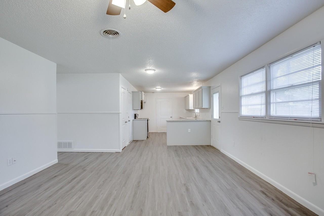 3030 57th St - Photo 3 of 15