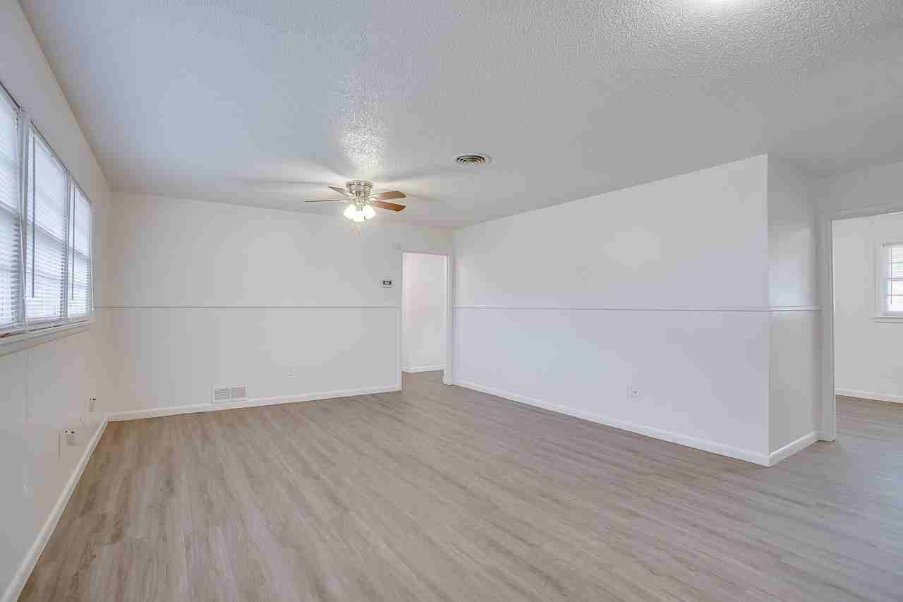 3030 57th St - Photo 4 of 15