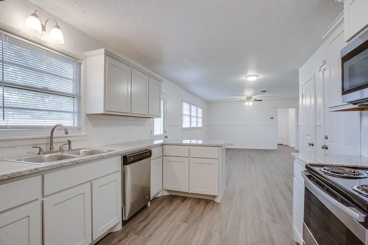 3030 57th St - Photo 6 of 15