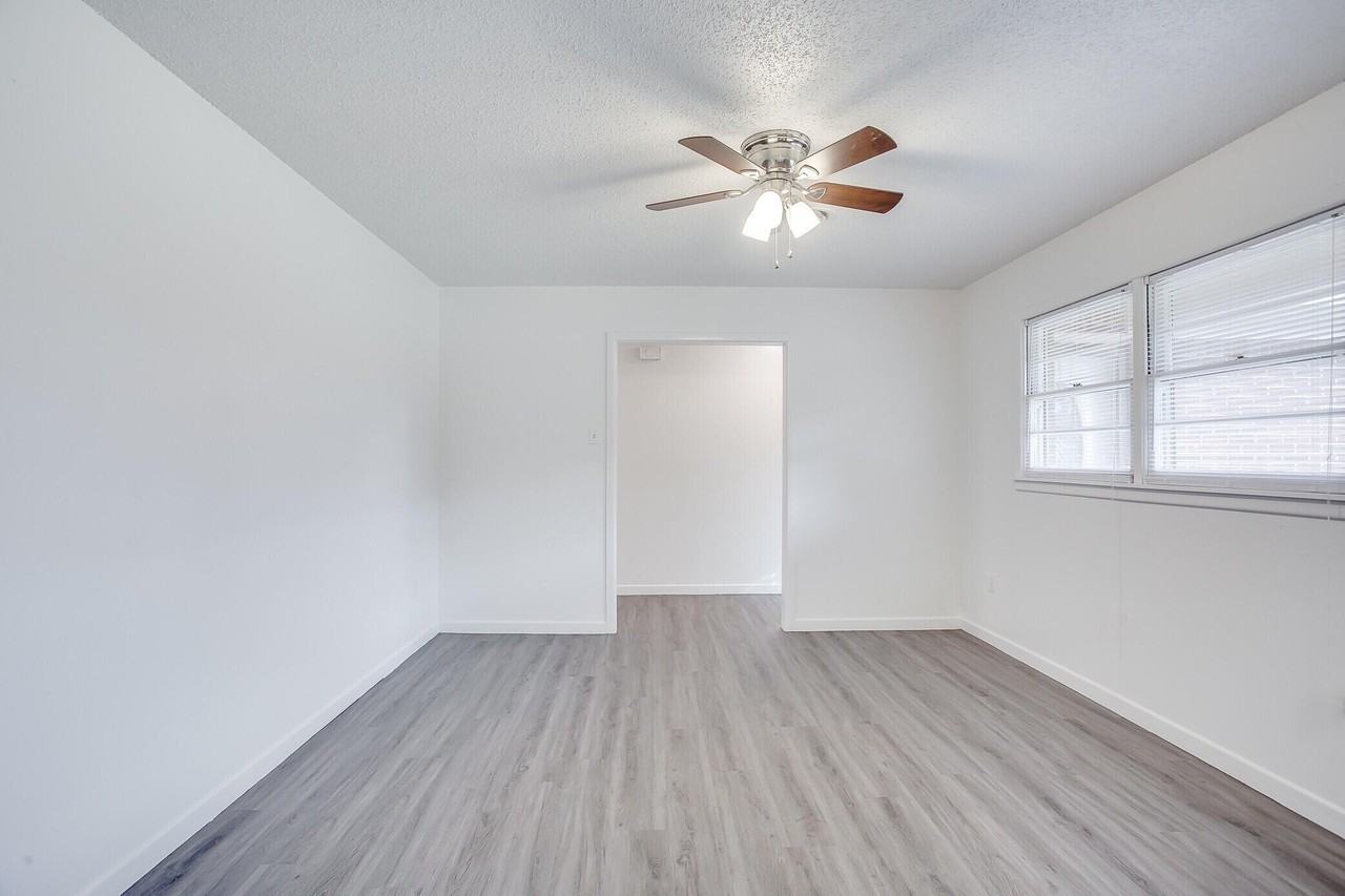 3030 57th St - Photo 7 of 15