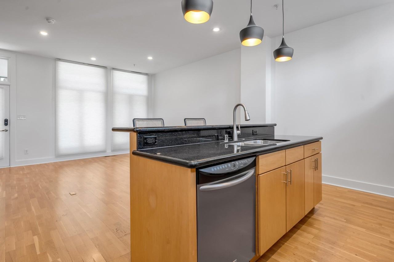 622 W Main St #103 - Photo 7 of 40