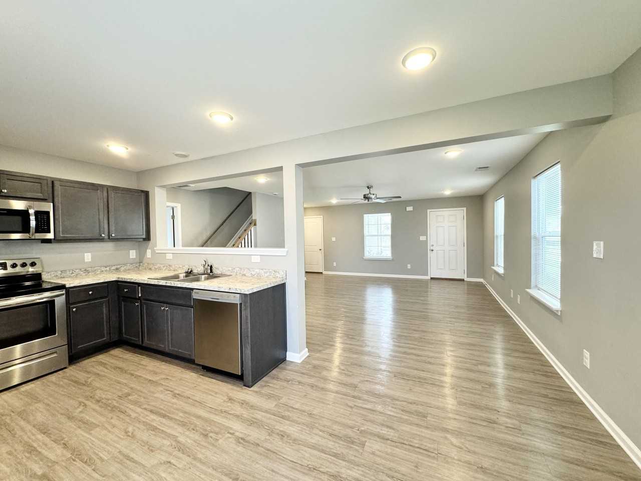 8161 Driftwood Loop - Photo 7 of 50