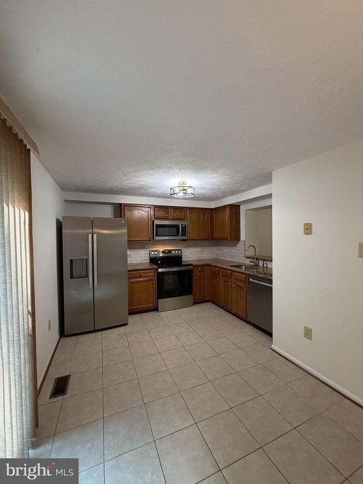 2553 Log Mill Ct - Photo 4 of 21