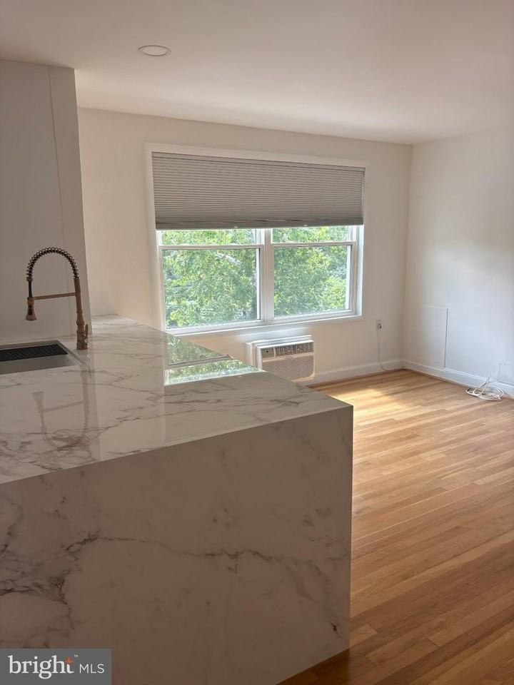 7630 Tomlinson Ave - Photo 4 of 20